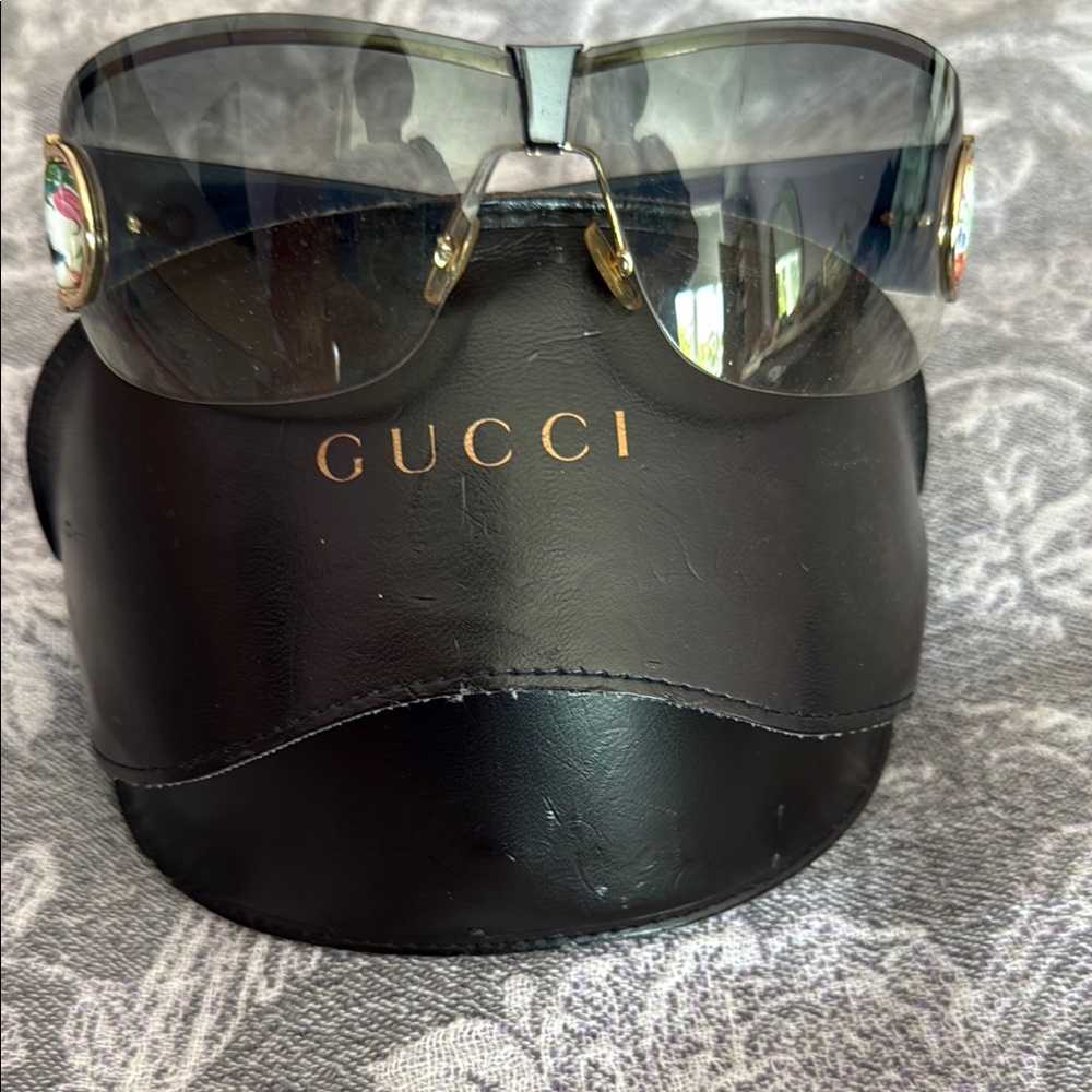 Gucci Vintage Black Rimless Sunglasses with Gradient Lenses